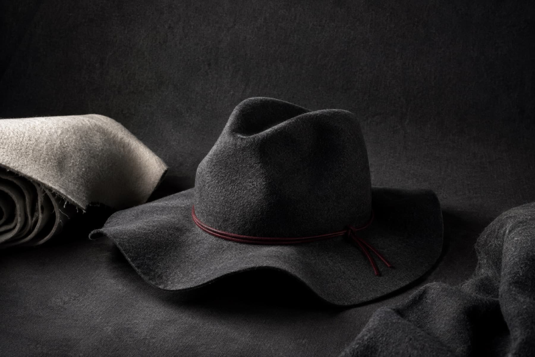 Packable Wool 8cm: charcoal felt hat photographed whole under a single hard side light